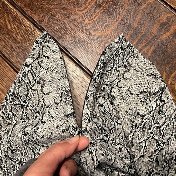 🦋 LIZ CLAIBORNE Animal Print Gray Black Skirt, size 14 - Picture 6 of 7